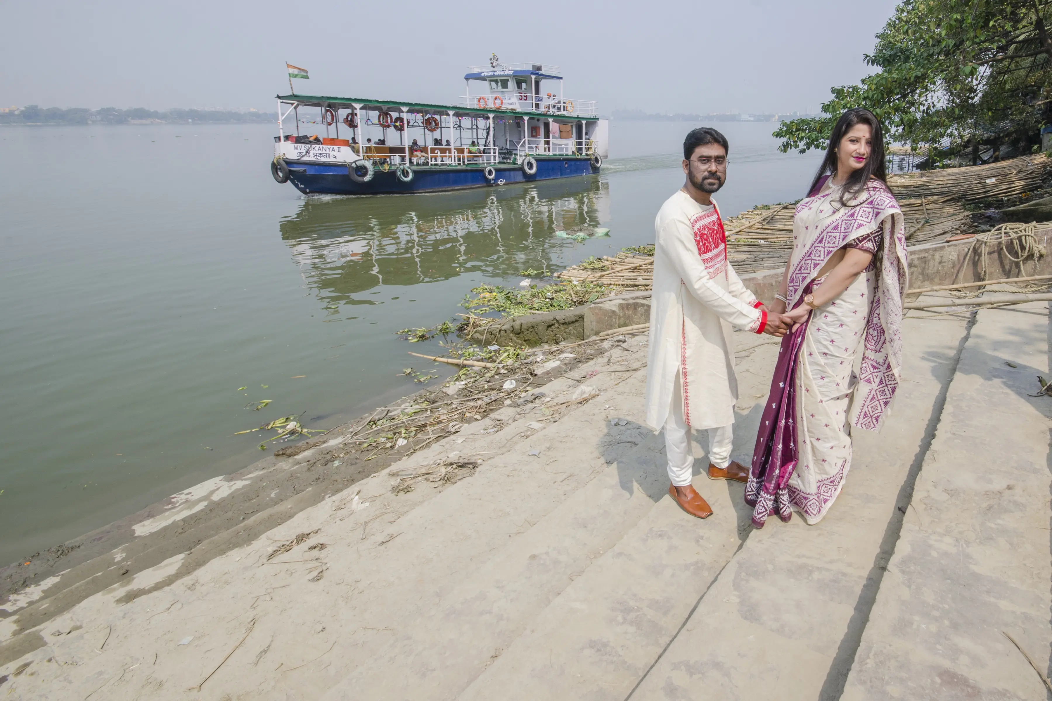 Riverside Pre Wedding Couple Kolkata by Twin Lens Kolkata