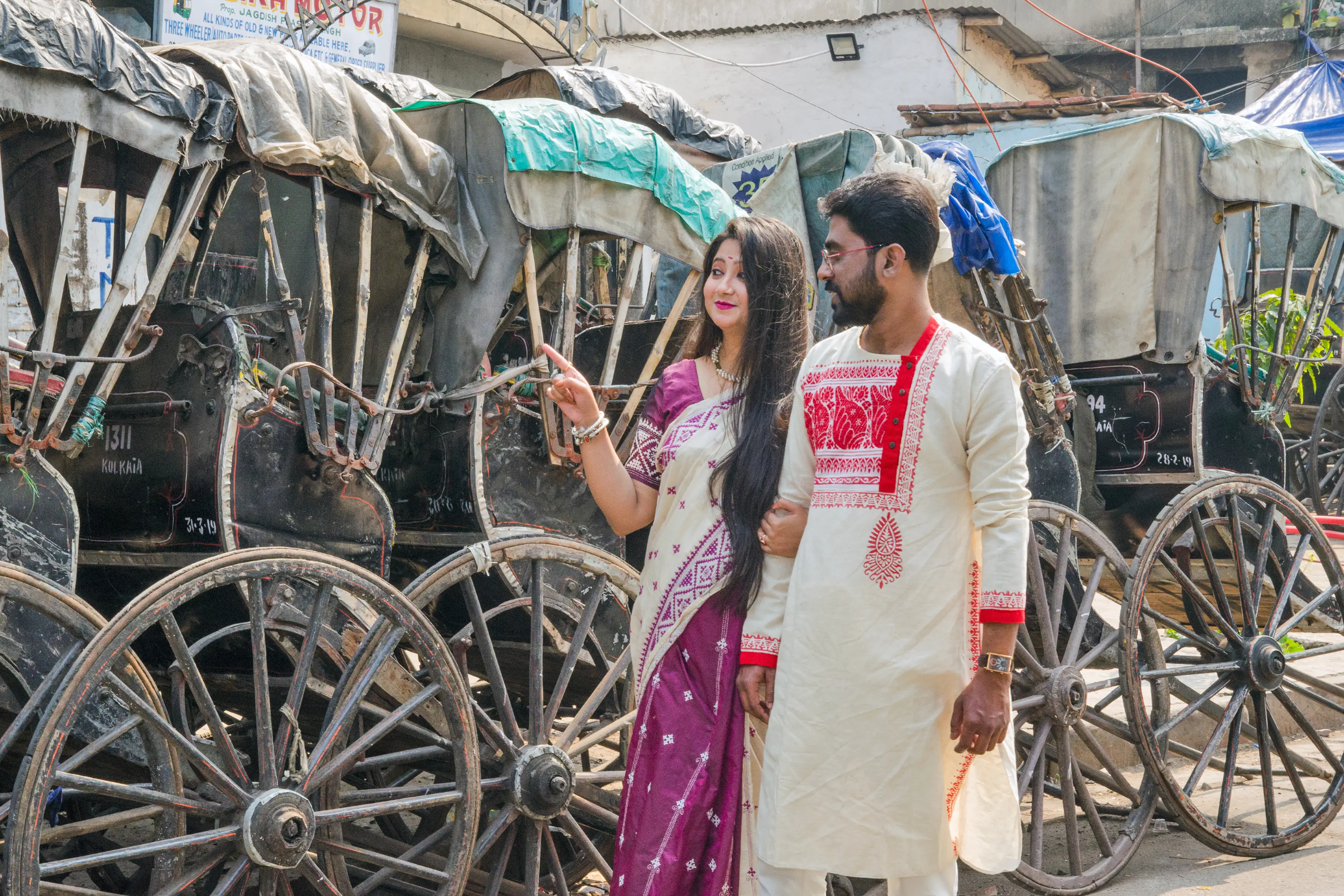 Vintage Street Pre Wedding Couple Kolkata by Twin Lens Kolkata