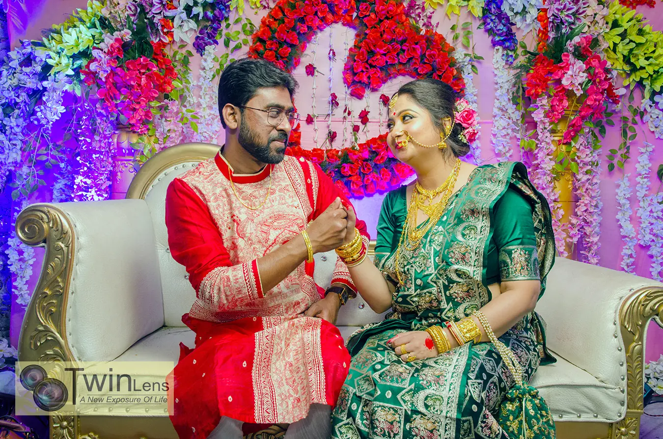 Bengali Couple Wedding Reception Portrait by Twin Lens Kolkata